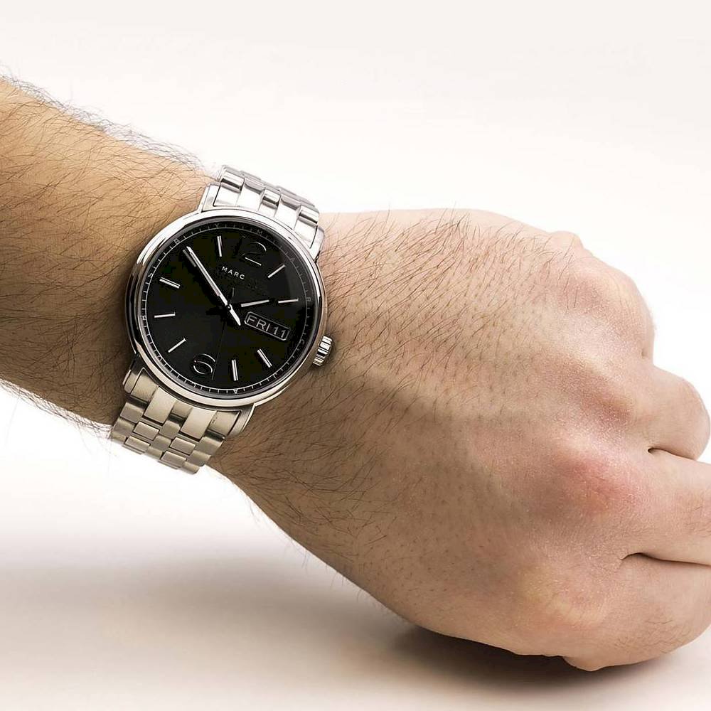 Marc Jacobs Fergus Black Dial Silver Steel Strap Watch for Men - MBM5075