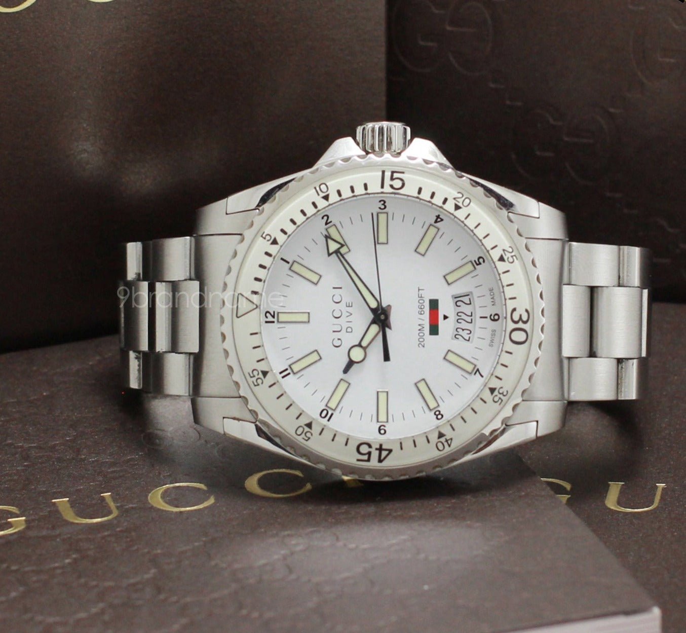 Gucci Dive Quartz White Dial Silver Steel Strap Watch for Men - YA136302