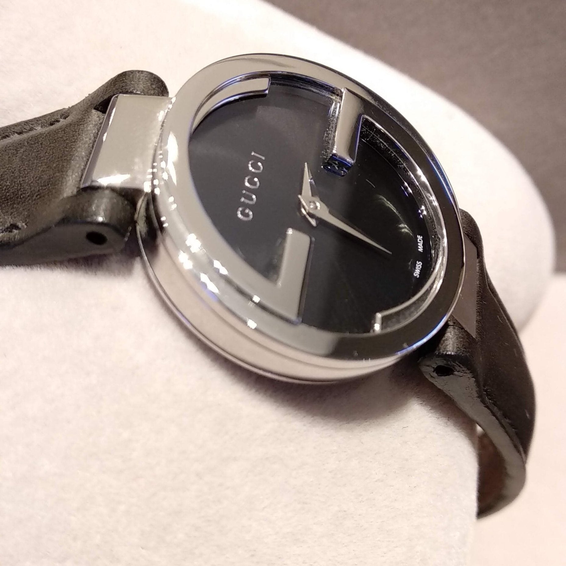 Gucci G Interlocking Black Dial Black Leather Strap Watch For Women - YA133501