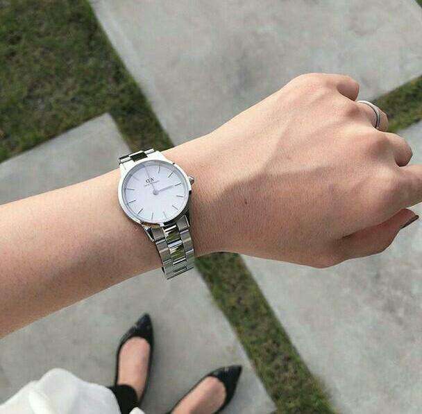 Daniel Wellington Iconic Link White Dial Silver Steel Strap Watch For Women - DW00100205