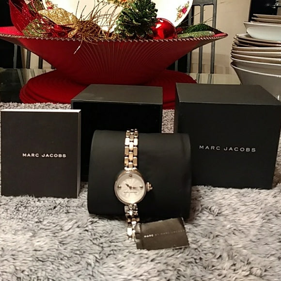 Marc Jacobs Courtney Silver Dial Silver Steel Strap Watch for Women - MJ3456