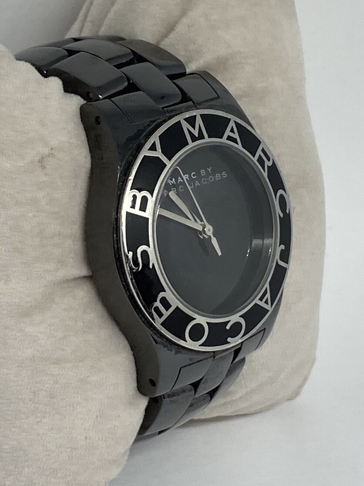 Marc Jacobs Black Dial Black Ceramic Strap Watch for Women - MBM9501