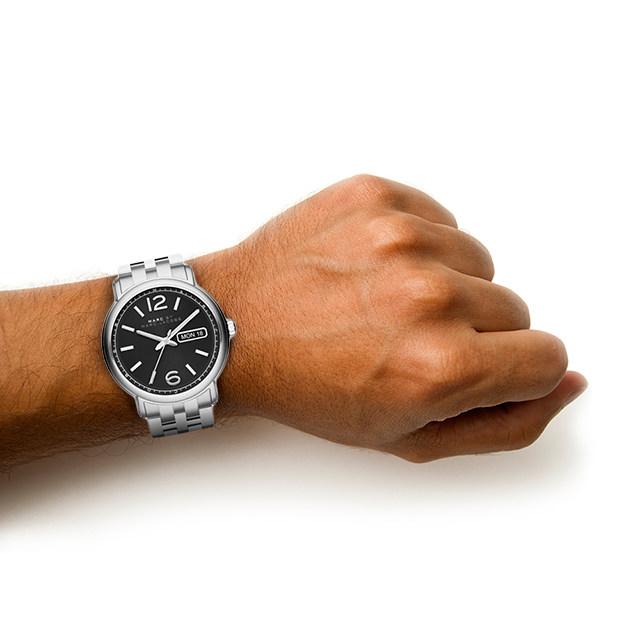 Marc Jacobs Fergus Black Dial Silver Steel Strap Watch for Men - MBM5075